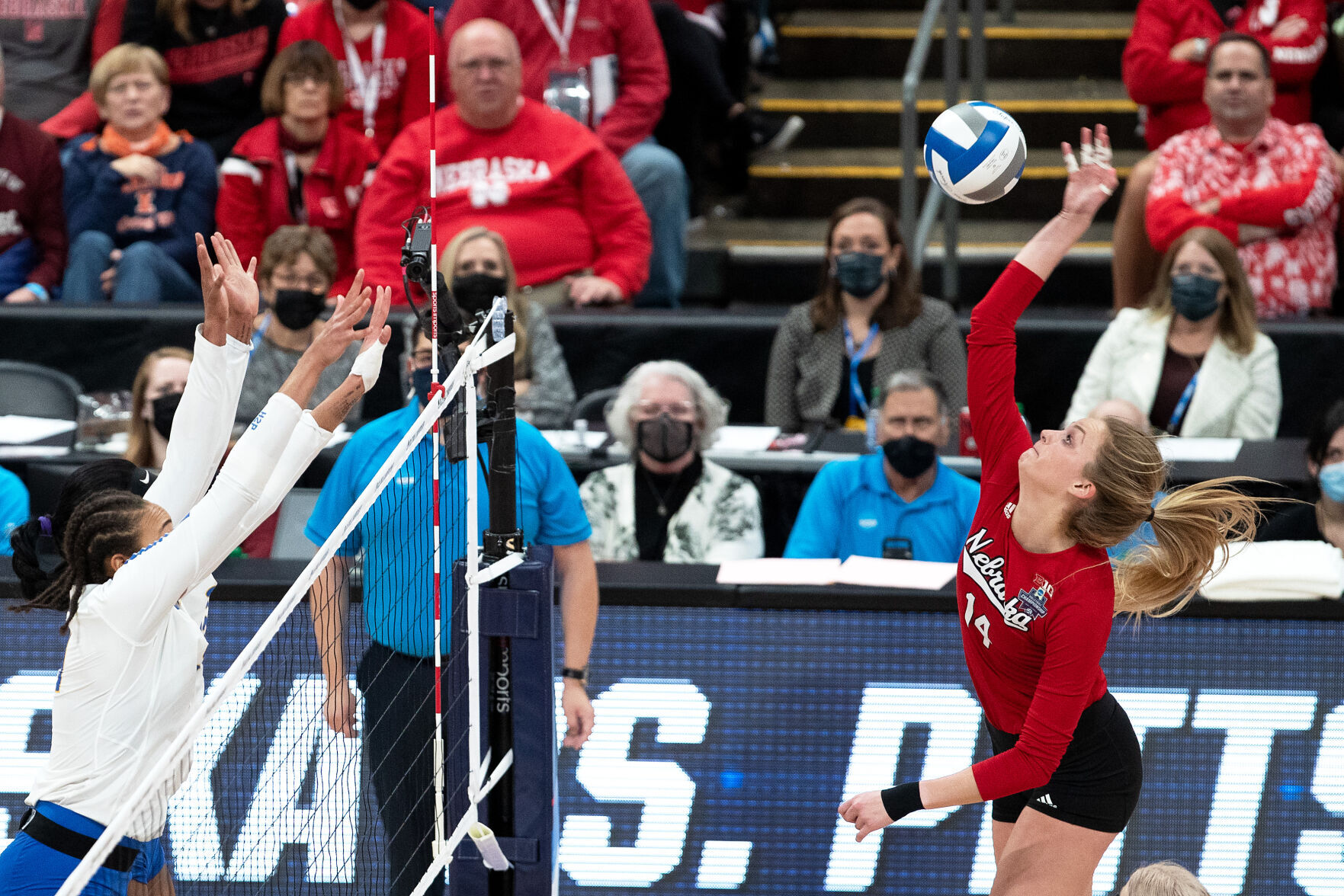 121721-owh-spo-nuvolley-em27.jpg